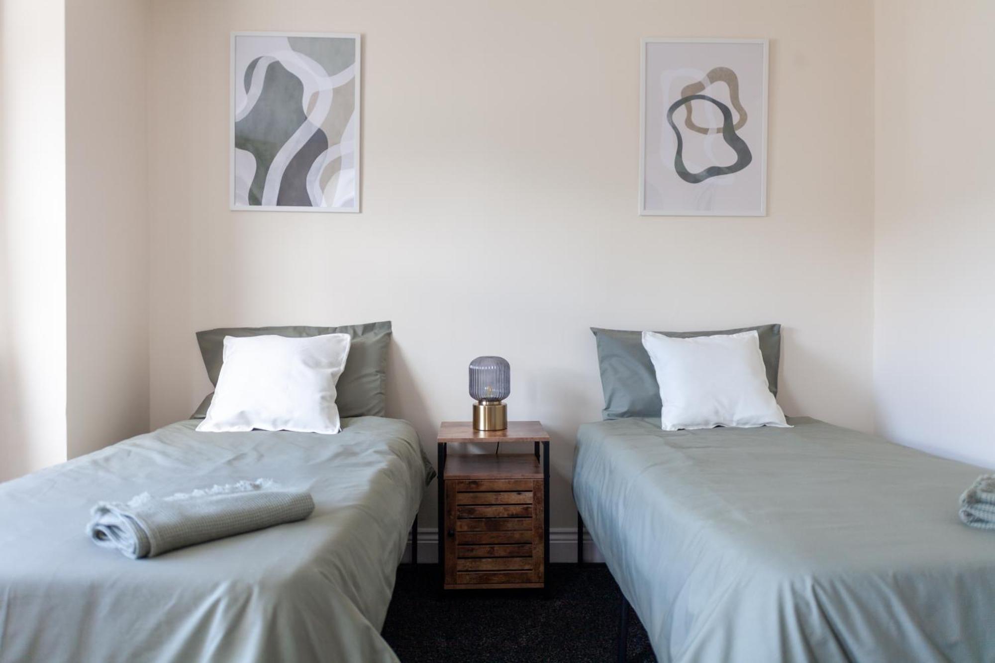 Arte Stays Serviced Houses Stratford - 3 Bedrooms 2 Bathrooms Houses London, Stratford, Maryland, Free Parking, Garden, Weekly Or Monthly Stays - Up To 8 Guests Екстериор снимка