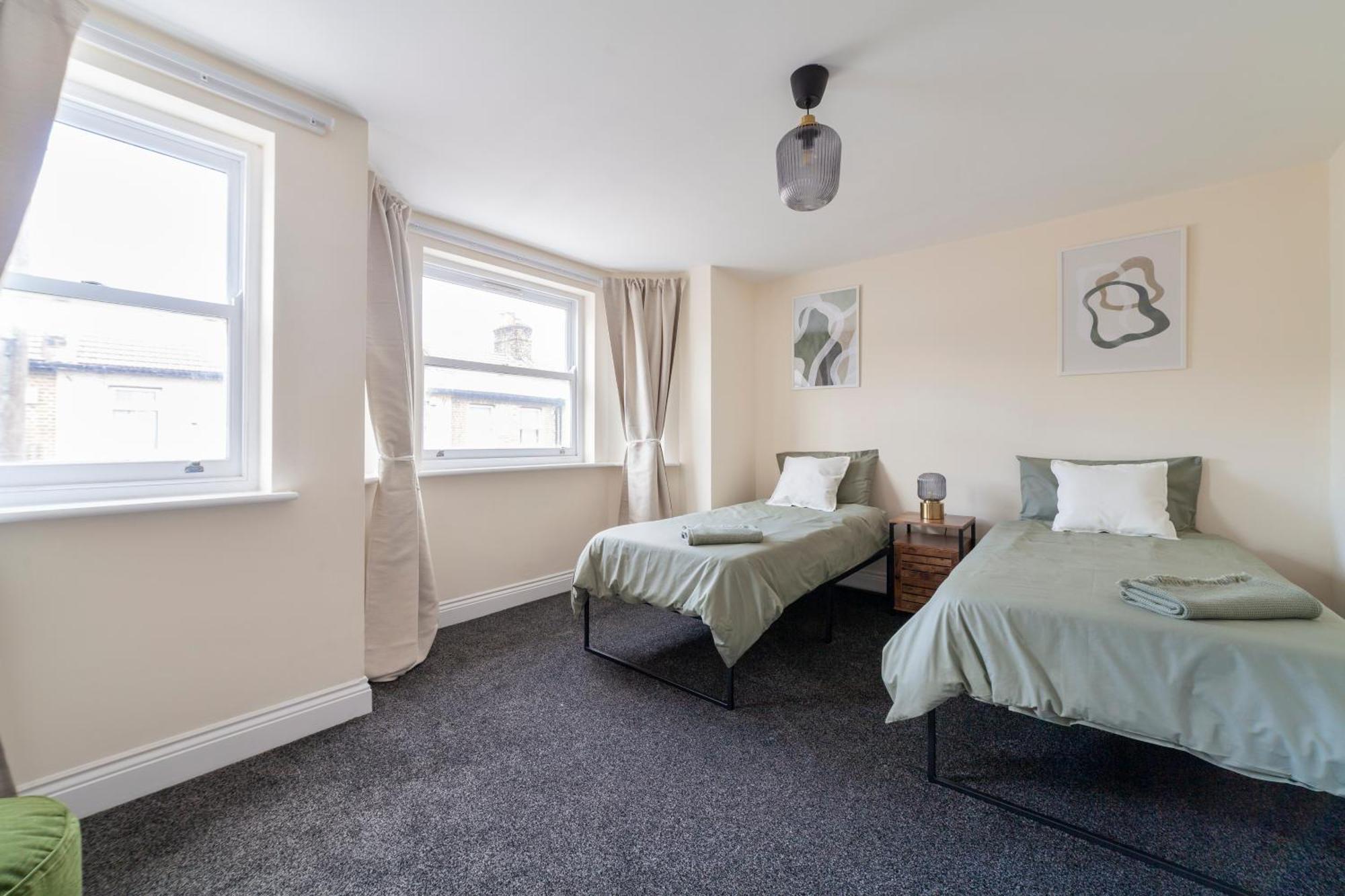 Arte Stays Serviced Houses Stratford - 3 Bedrooms 2 Bathrooms Houses London, Stratford, Maryland, Free Parking, Garden, Weekly Or Monthly Stays - Up To 8 Guests Екстериор снимка