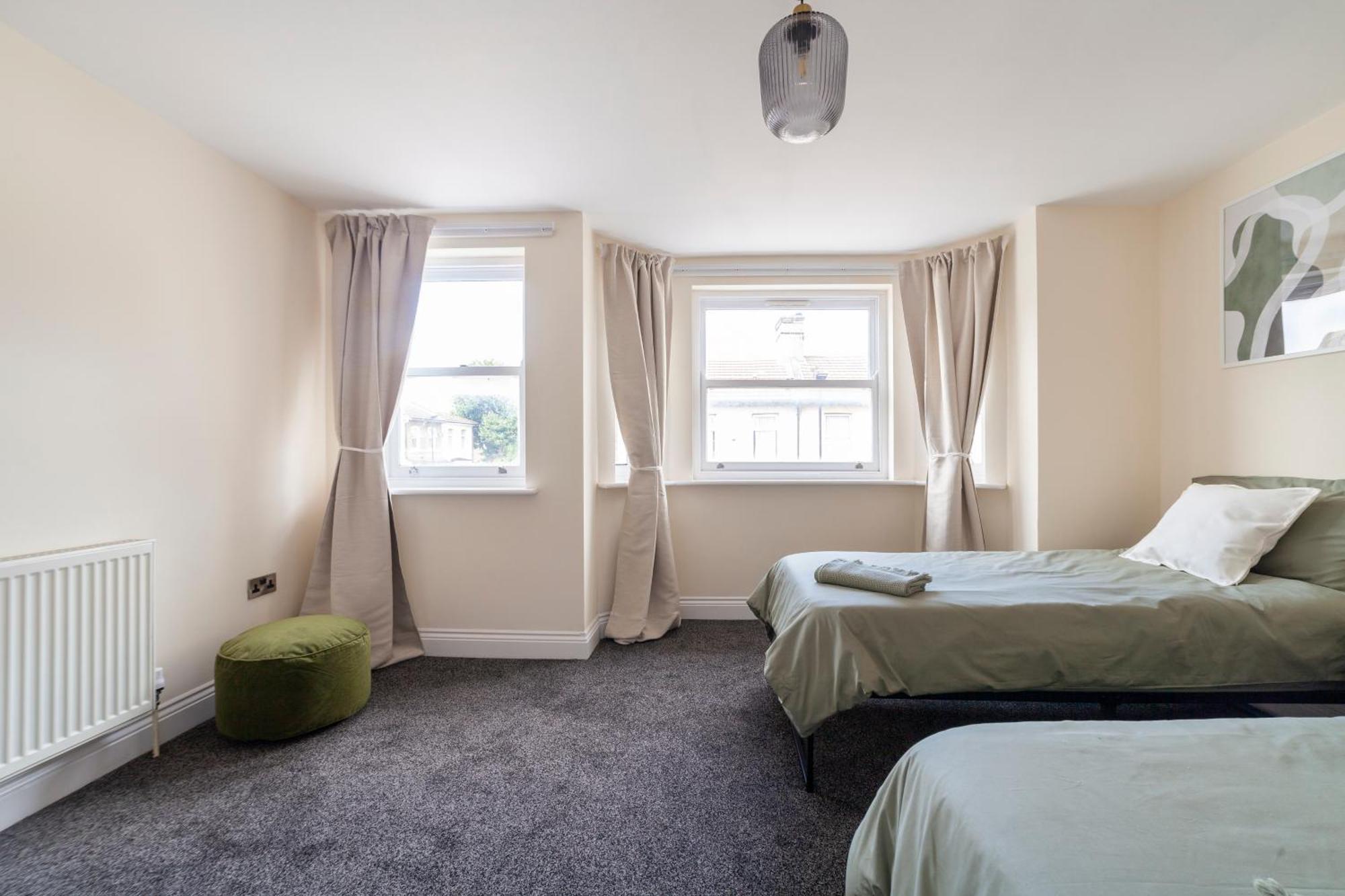 Arte Stays Serviced Houses Stratford - 3 Bedrooms 2 Bathrooms Houses London, Stratford, Maryland, Free Parking, Garden, Weekly Or Monthly Stays - Up To 8 Guests Екстериор снимка
