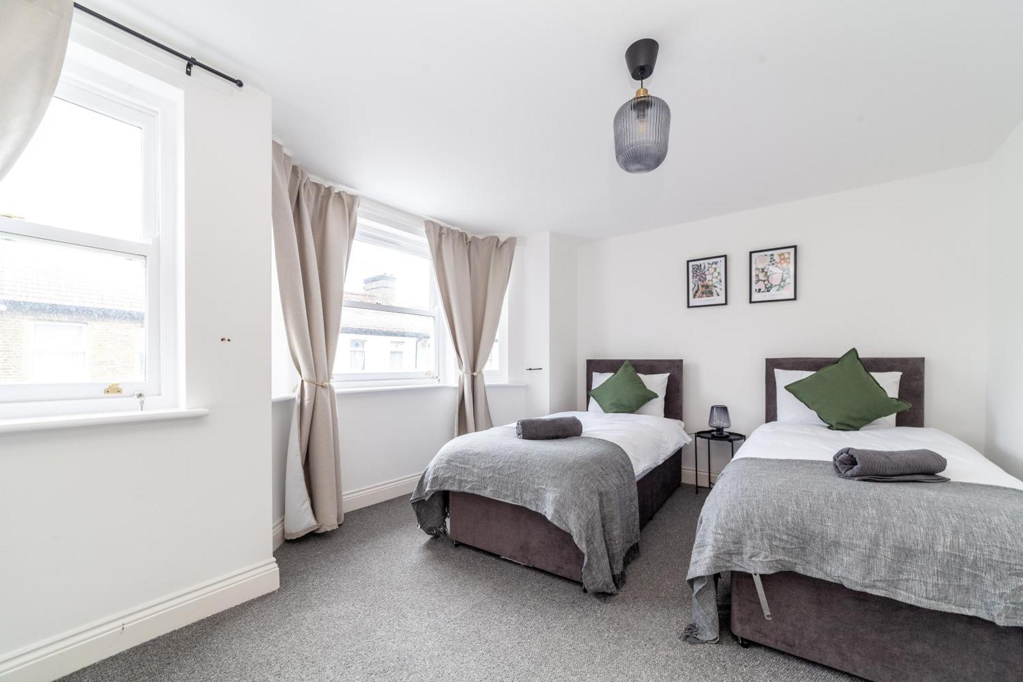 Arte Stays Serviced Houses Stratford - 3 Bedrooms 2 Bathrooms Houses London, Stratford, Maryland, Free Parking, Garden, Weekly Or Monthly Stays - Up To 8 Guests Екстериор снимка