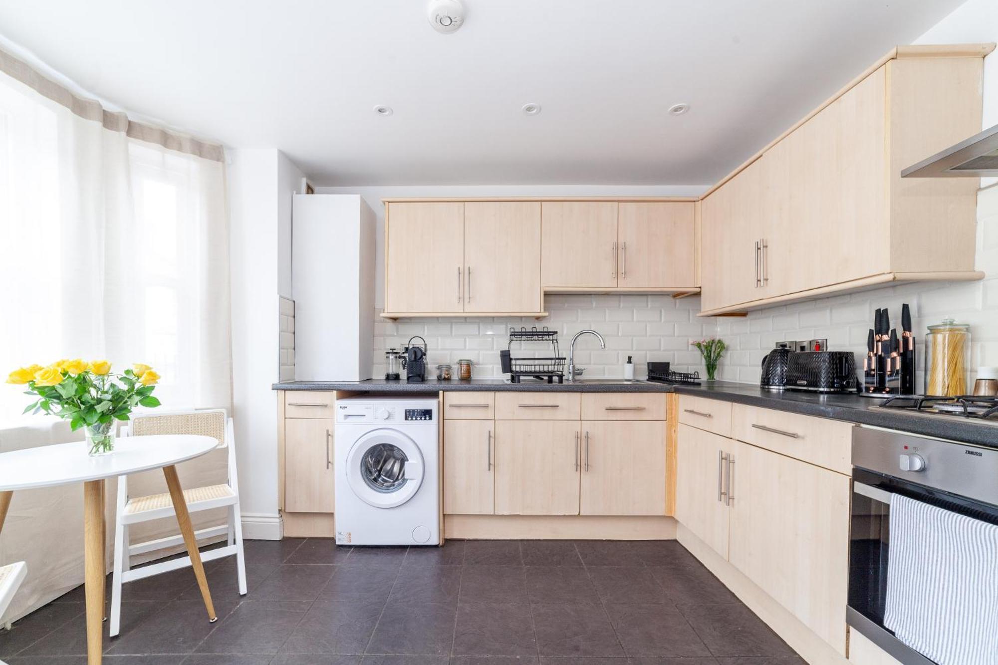 Arte Stays Serviced Houses Stratford - 3 Bedrooms 2 Bathrooms Houses London, Stratford, Maryland, Free Parking, Garden, Weekly Or Monthly Stays - Up To 8 Guests Екстериор снимка