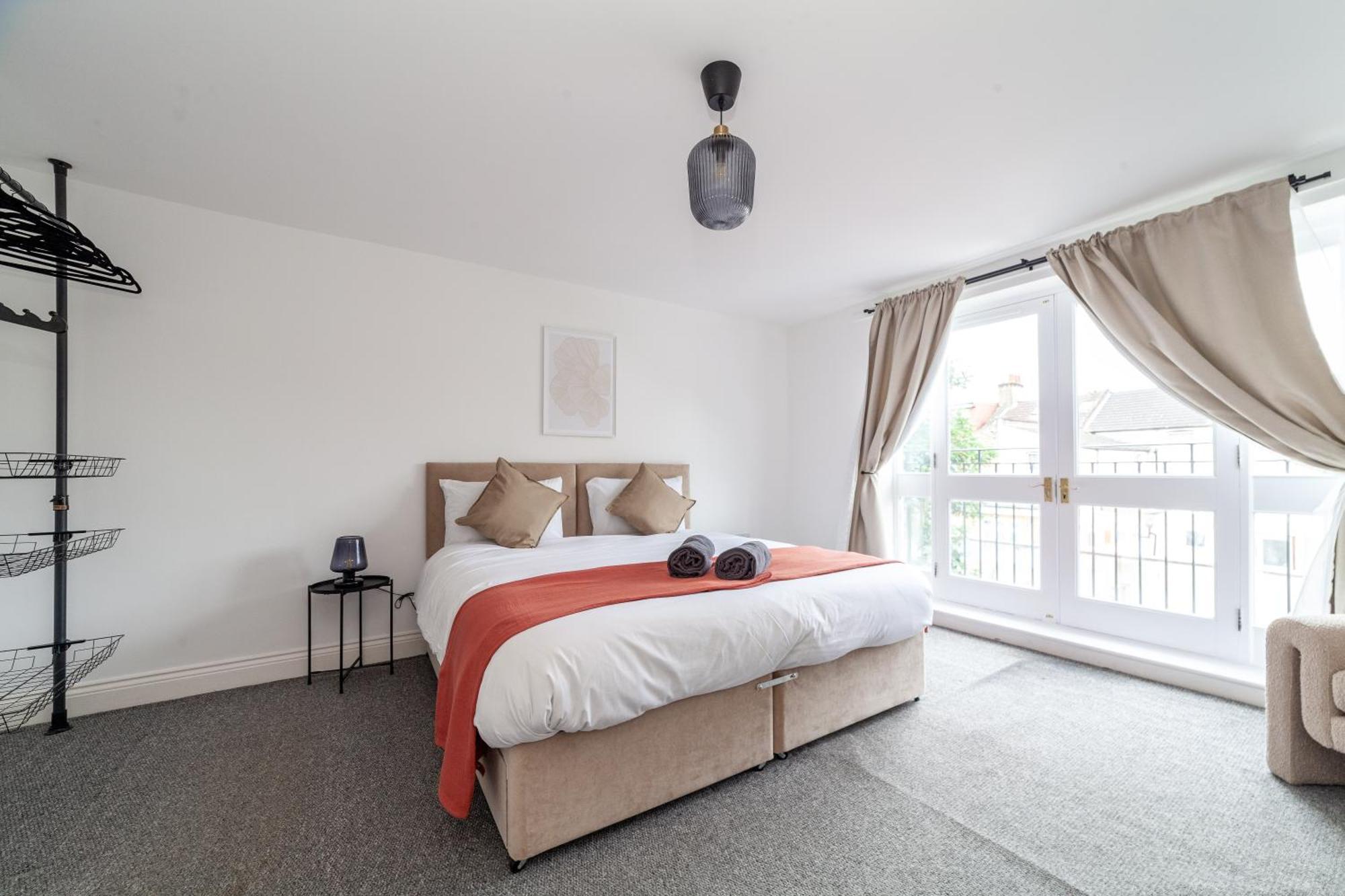 Arte Stays Serviced Houses Stratford - 3 Bedrooms 2 Bathrooms Houses London, Stratford, Maryland, Free Parking, Garden, Weekly Or Monthly Stays - Up To 8 Guests Екстериор снимка