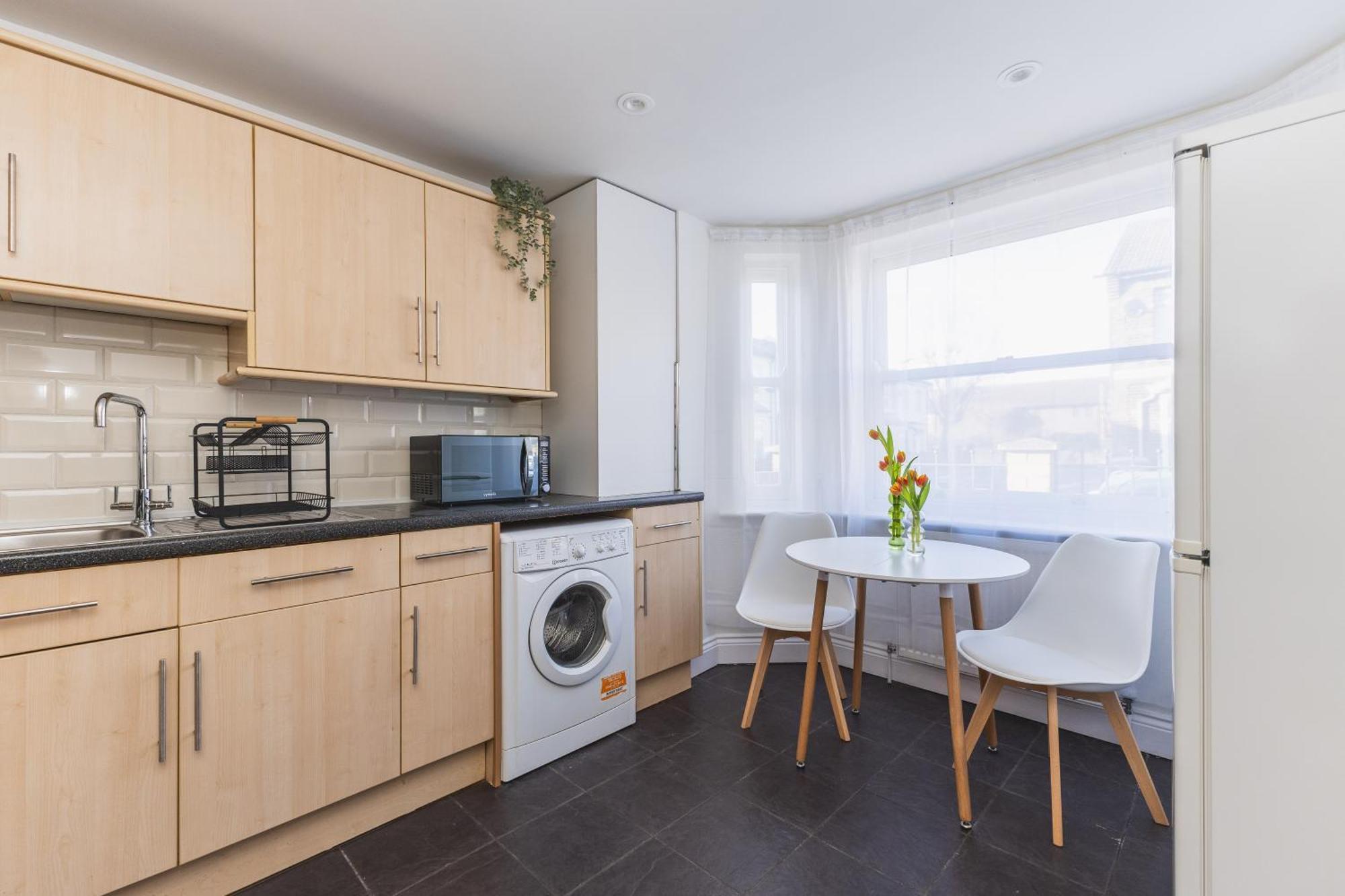Arte Stays Serviced Houses Stratford - 3 Bedrooms 2 Bathrooms Houses London, Stratford, Maryland, Free Parking, Garden, Weekly Or Monthly Stays - Up To 8 Guests Екстериор снимка
