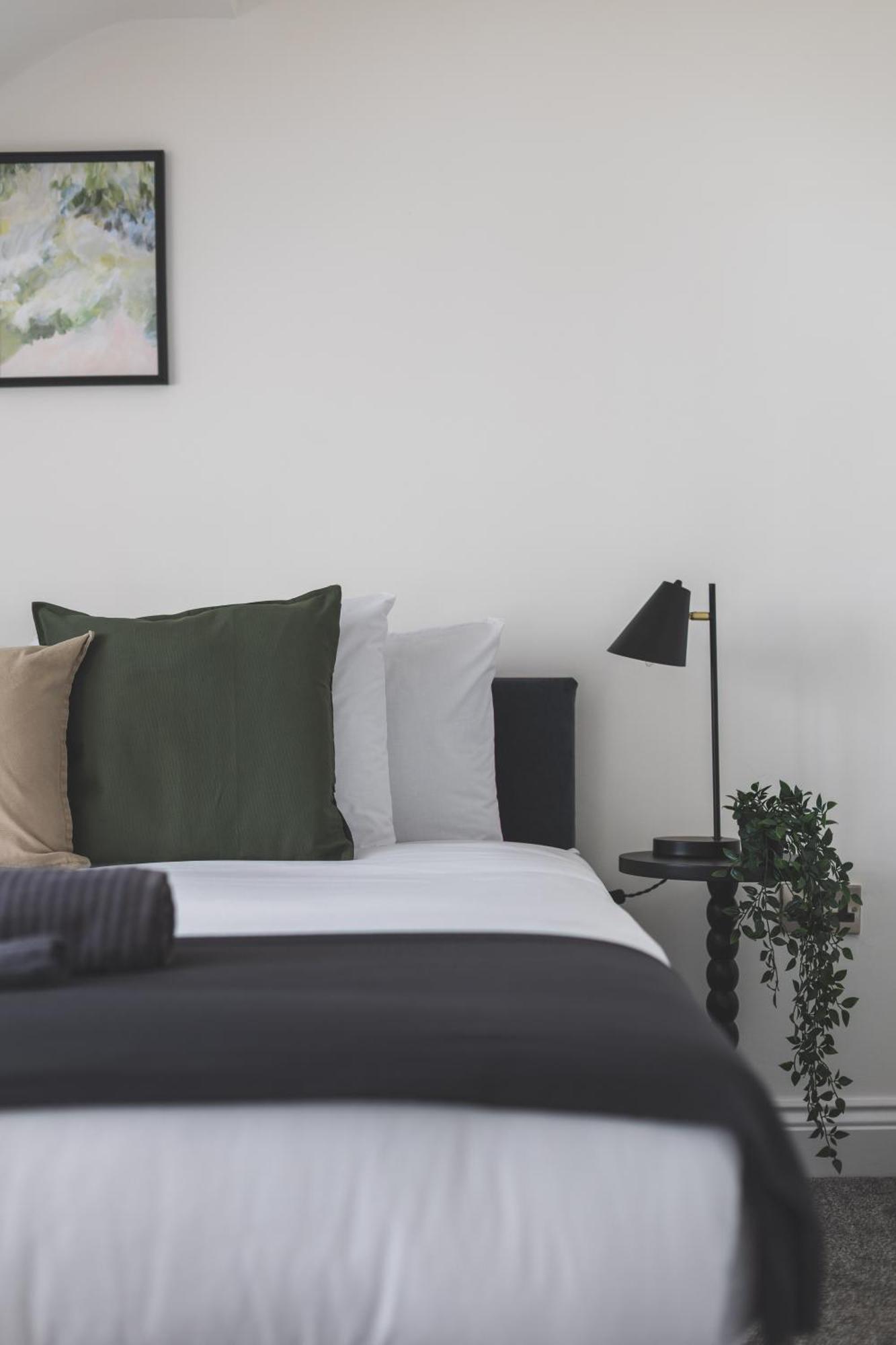 Arte Stays Serviced Houses Stratford - 3 Bedrooms 2 Bathrooms Houses London, Stratford, Maryland, Free Parking, Garden, Weekly Or Monthly Stays - Up To 8 Guests Екстериор снимка