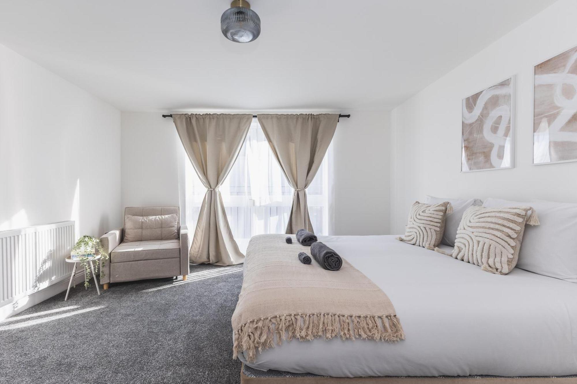 Arte Stays Serviced Houses Stratford - 3 Bedrooms 2 Bathrooms Houses London, Stratford, Maryland, Free Parking, Garden, Weekly Or Monthly Stays - Up To 8 Guests Екстериор снимка
