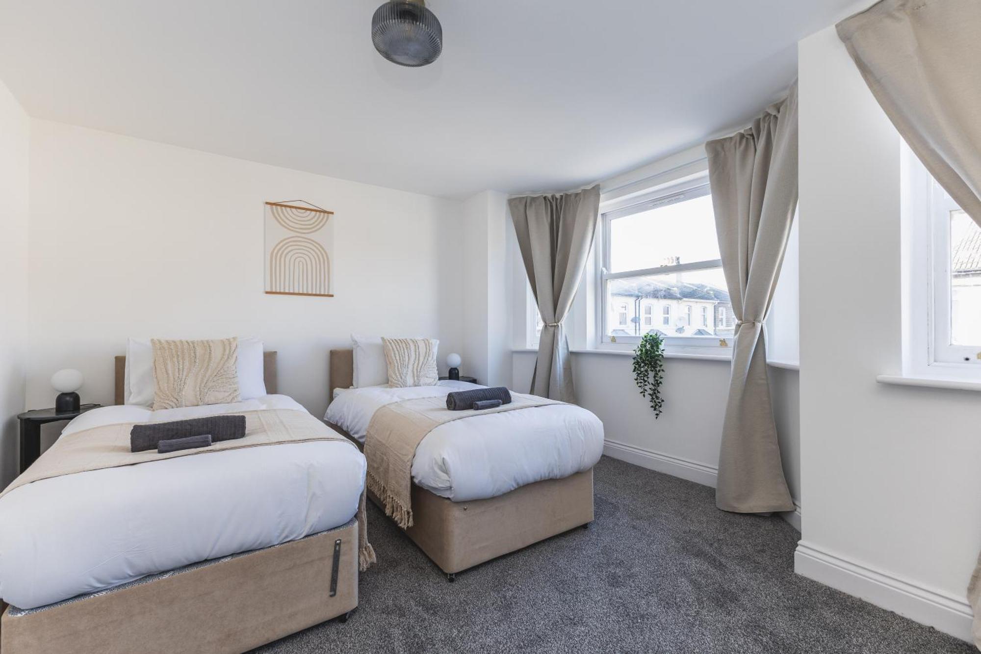 Arte Stays Serviced Houses Stratford - 3 Bedrooms 2 Bathrooms Houses London, Stratford, Maryland, Free Parking, Garden, Weekly Or Monthly Stays - Up To 8 Guests Екстериор снимка