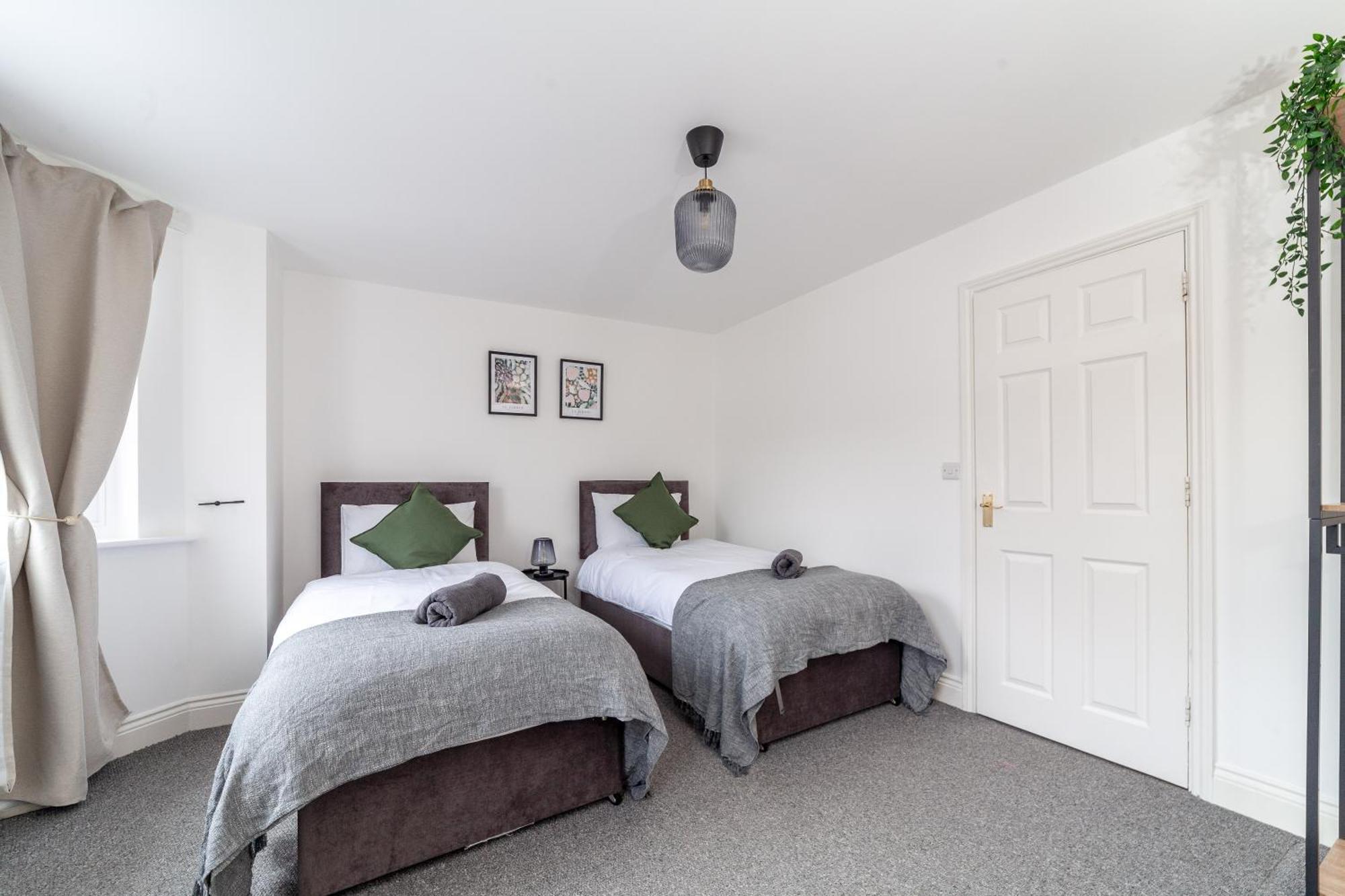 Arte Stays Serviced Houses Stratford - 3 Bedrooms 2 Bathrooms Houses London, Stratford, Maryland, Free Parking, Garden, Weekly Or Monthly Stays - Up To 8 Guests Екстериор снимка