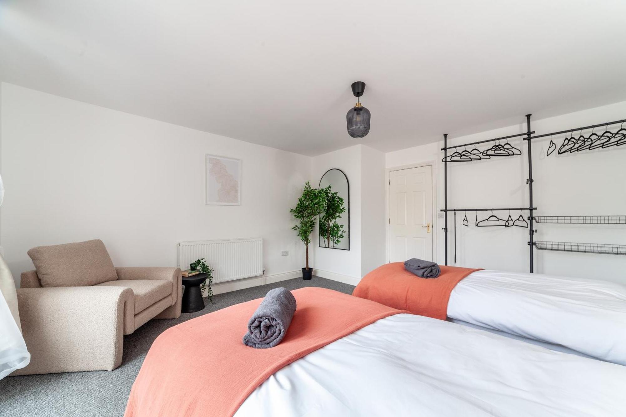 Arte Stays Serviced Houses Stratford - 3 Bedrooms 2 Bathrooms Houses London, Stratford, Maryland, Free Parking, Garden, Weekly Or Monthly Stays - Up To 8 Guests Екстериор снимка